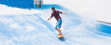 Серфинг на искусственной волне 