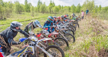 Занятие в группе на внедорожном мотоцикле (эндуро/мотокросс) для двоих