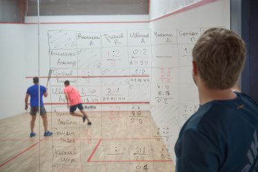 Игра в сквош