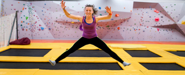 Прыжки на батуте для семьи